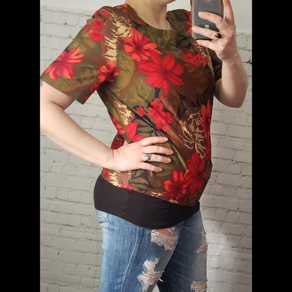 Vintage Hibiscus Tropical Flower Top Colorful - Picture 3 of 9